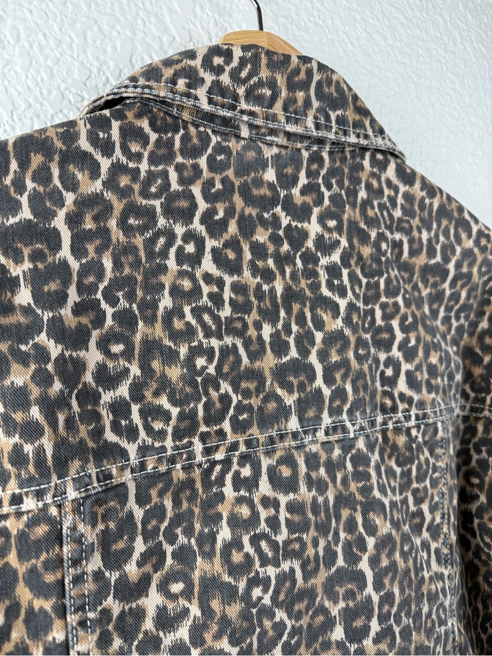 Free People | Leopard Print Cropped Denim Trucker Jacket | Size M - Picture 9 of 10